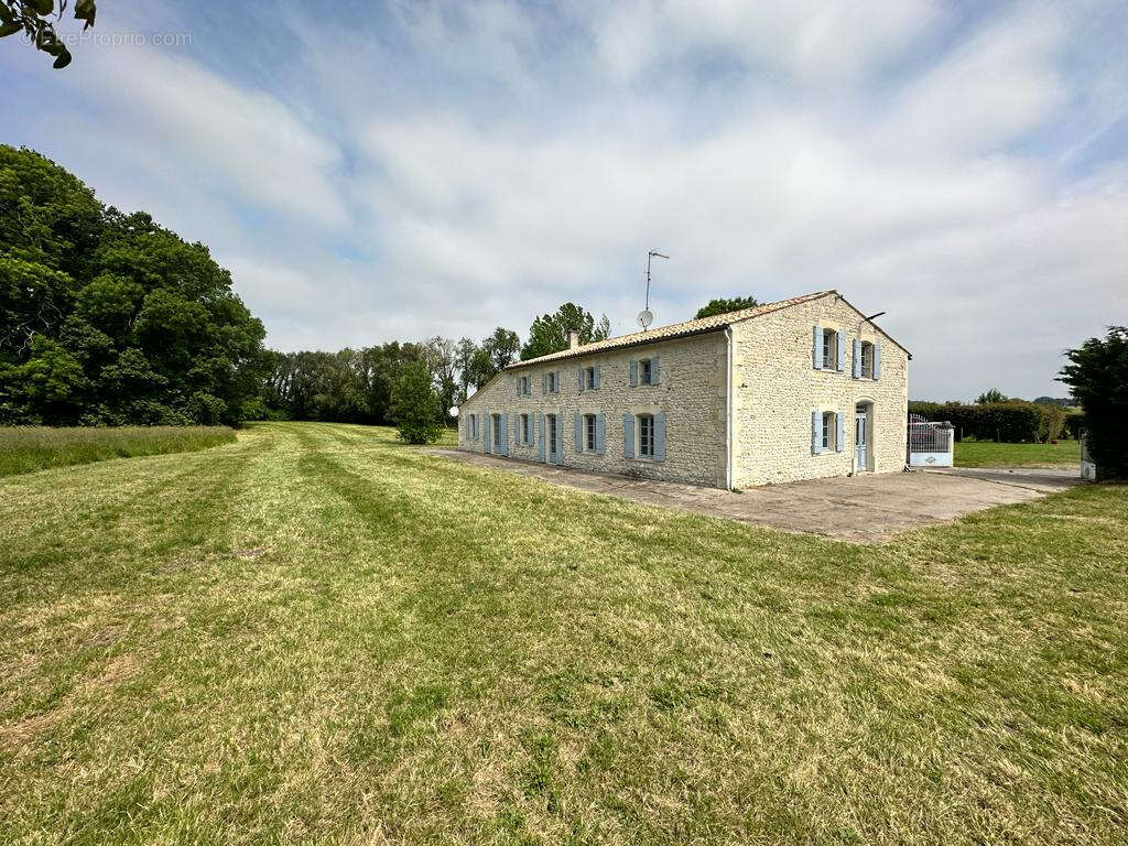 Maison à SAINT-DIZANT-DU-BOIS