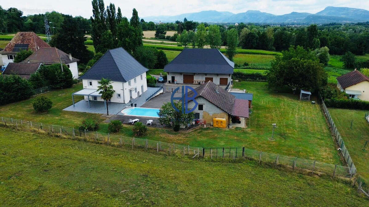 Superbe maison 8 pièces climatisée avec piscine, salon d'été climatisé et dépendances - photo 5