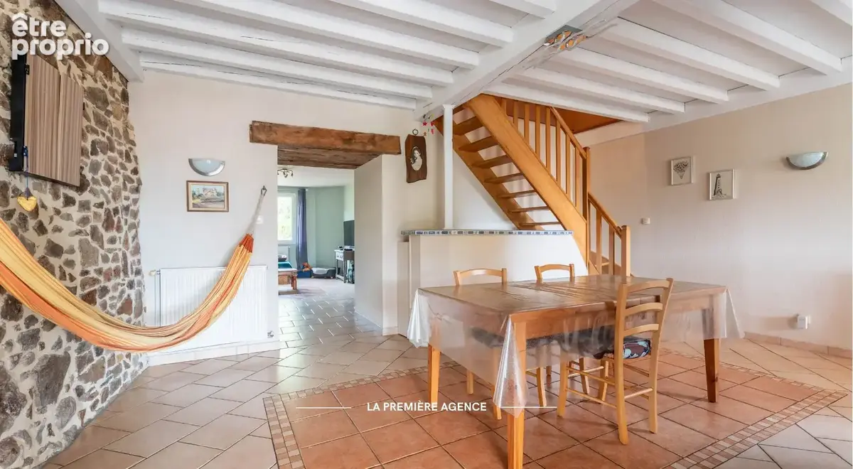 Maison 174 m² à Saint-Forgeux  - photo 4