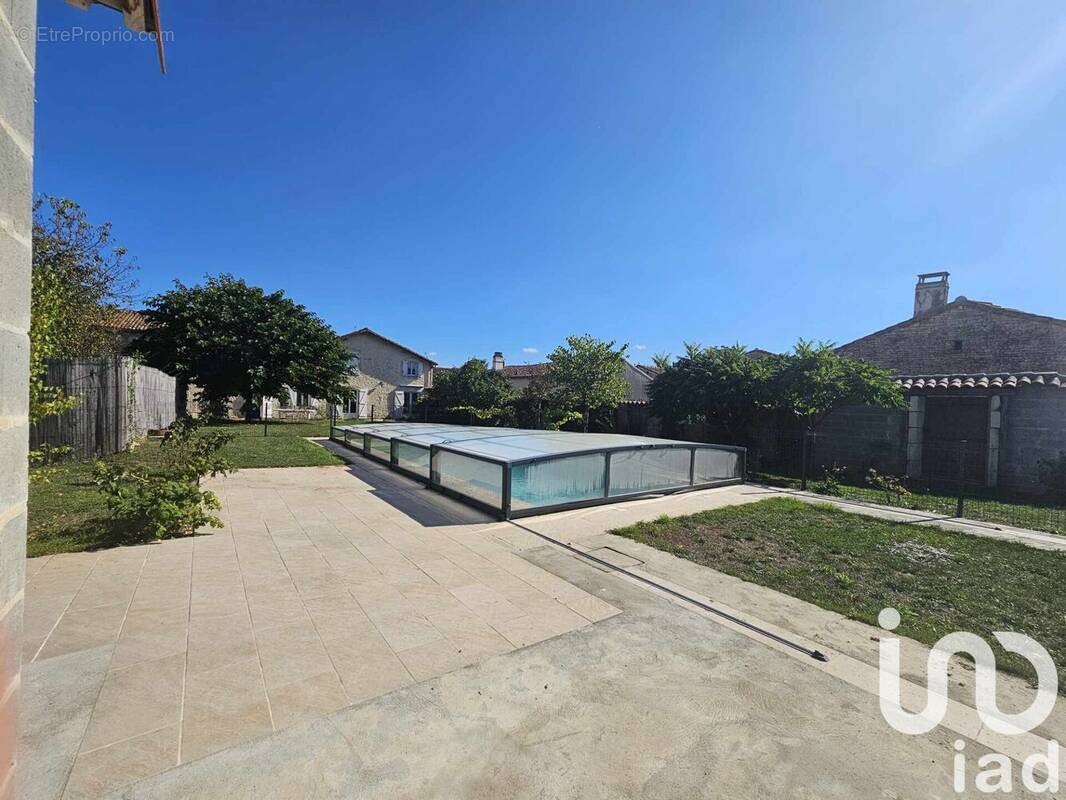 Photo 1 - Maison à COURCOME