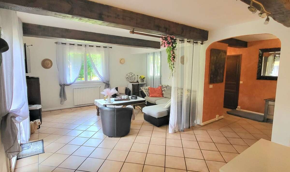 Maison à TOURRETTE-LEVENS