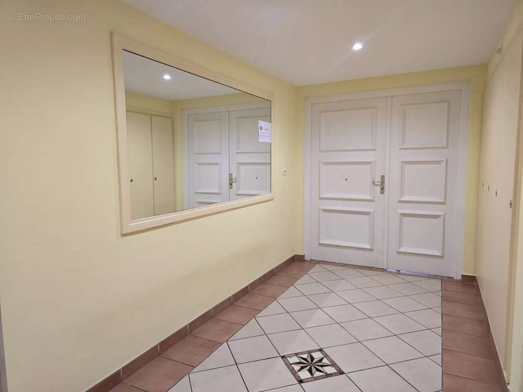 Appartement à MOUGINS