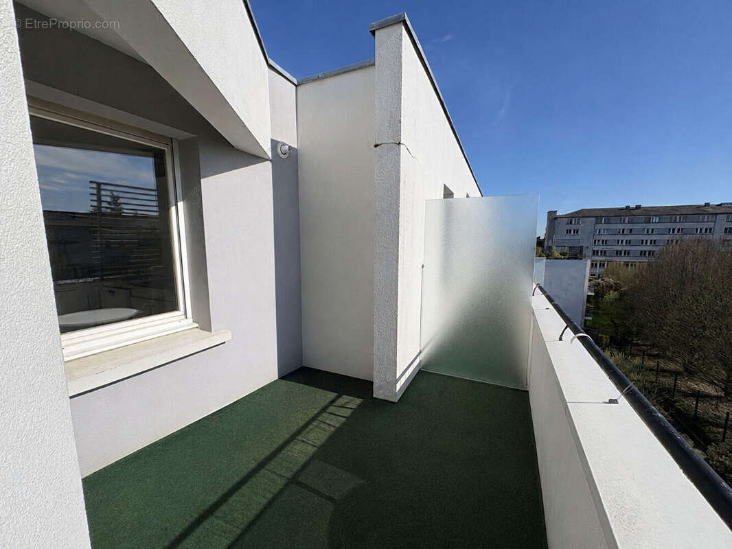 Appartement  4 pièces 74.90 m2 + Garage. - photo 2
