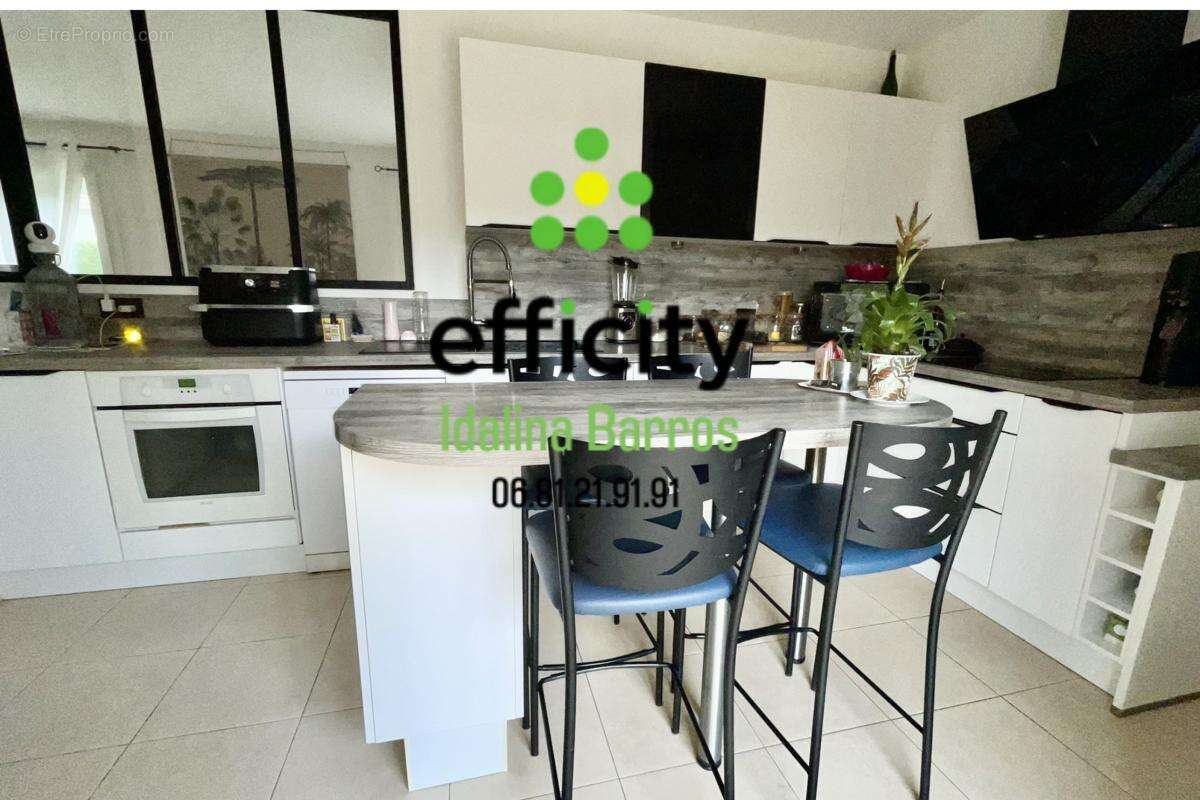 Maison à ROULLET-SAINT-ESTEPHE