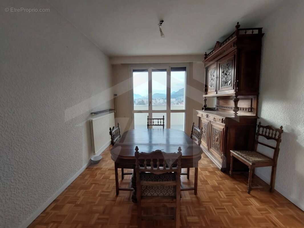 Appartement à FONTAINE