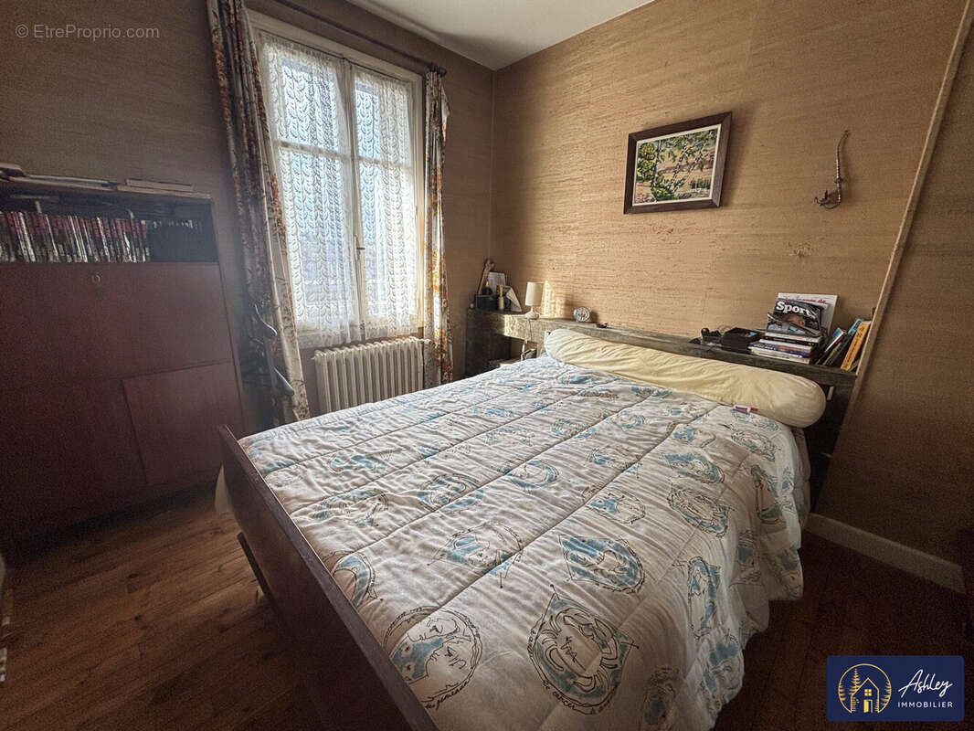 Maison 8 pièces RIOM-ES-MONTAGNES (Cantal) - Maison à RIOM-ES-MONTAGNES