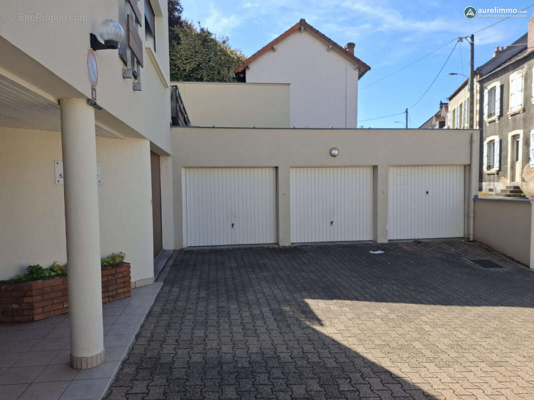 garages - Appartement à MONTLUCON
