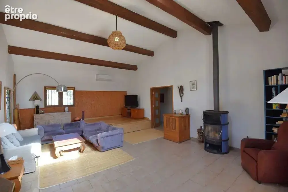 Villa de caractère avec 4 chambres et piscine terrain de 2095 m² - photo 3