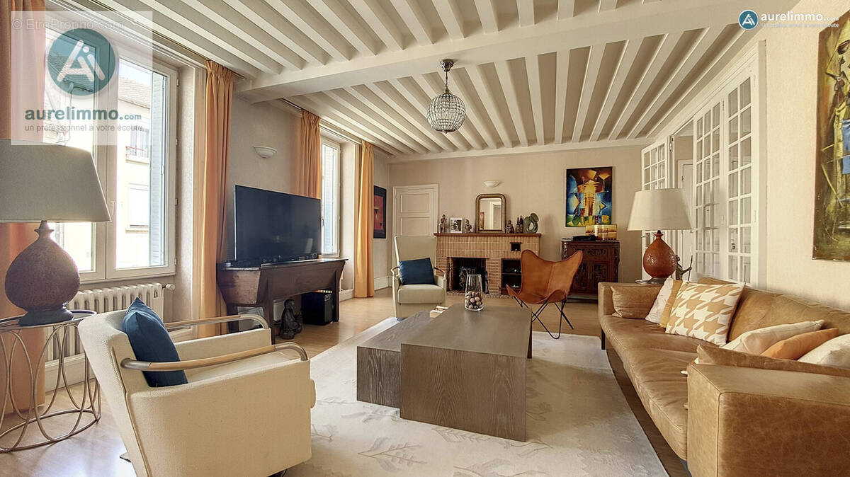 salon salle à manger - Appartement à NERIS-LES-BAINS