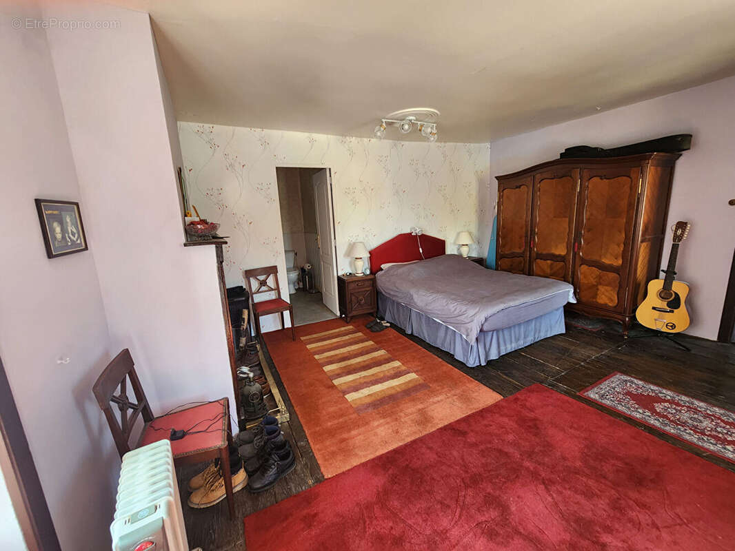 Maison Saint Martial Sur Isop 5 pièce(s) -quatre chambres avec grange, garage/dépendances et jardin - photo 9