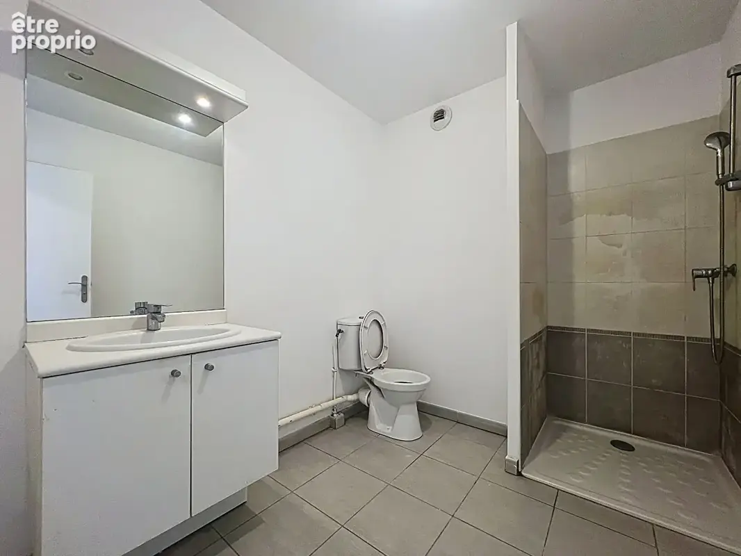 Dernier étage avec grande terrasse - Studio lumineux de 26,40 m² - Marseille 10e - photo 3
