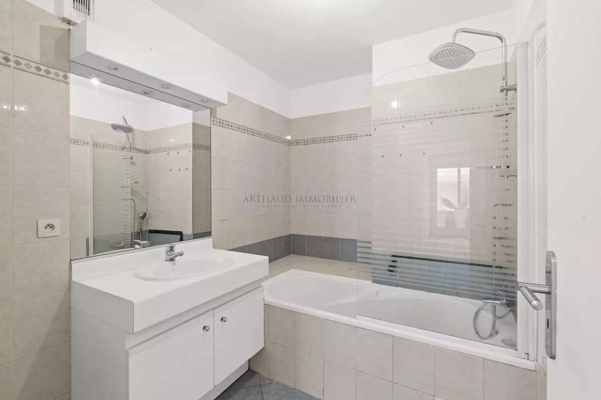 Appartement à MANDELIEU-LA-NAPOULE