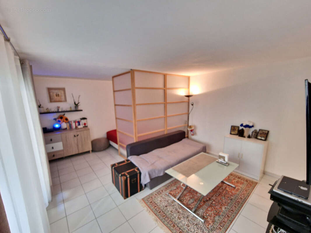 Appartement à SAINT-LAURENT-DU-VAR