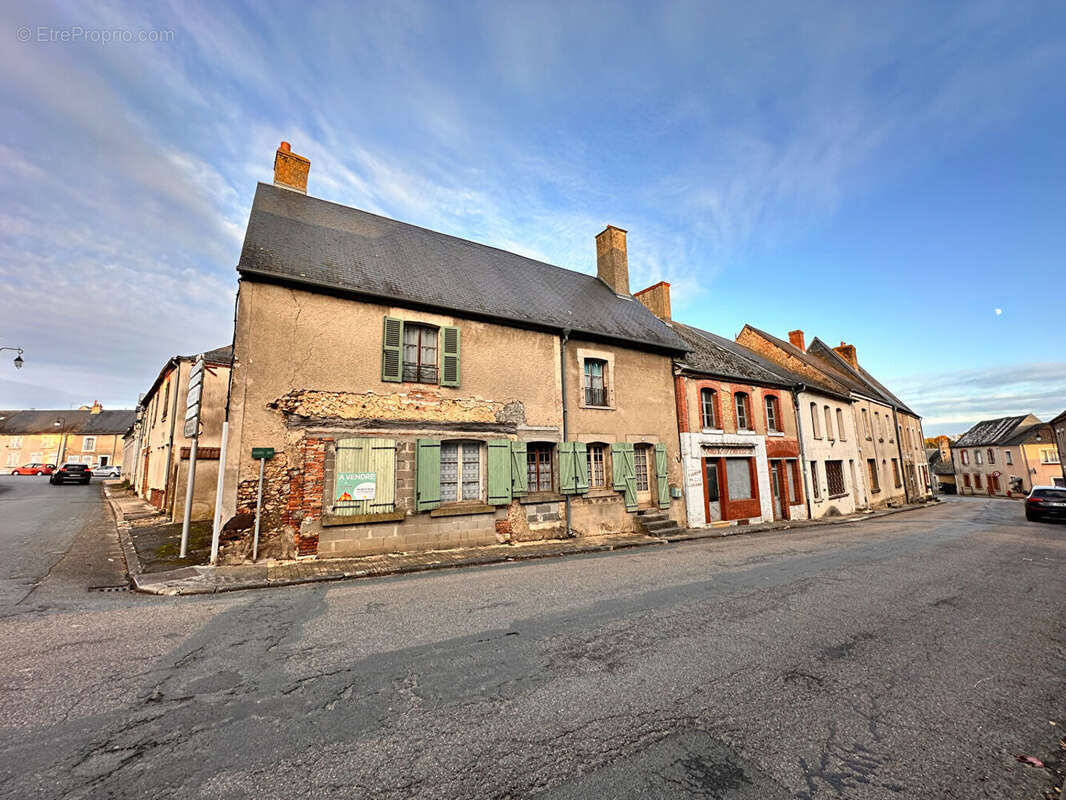 Maison à IVOY-LE-PRE
