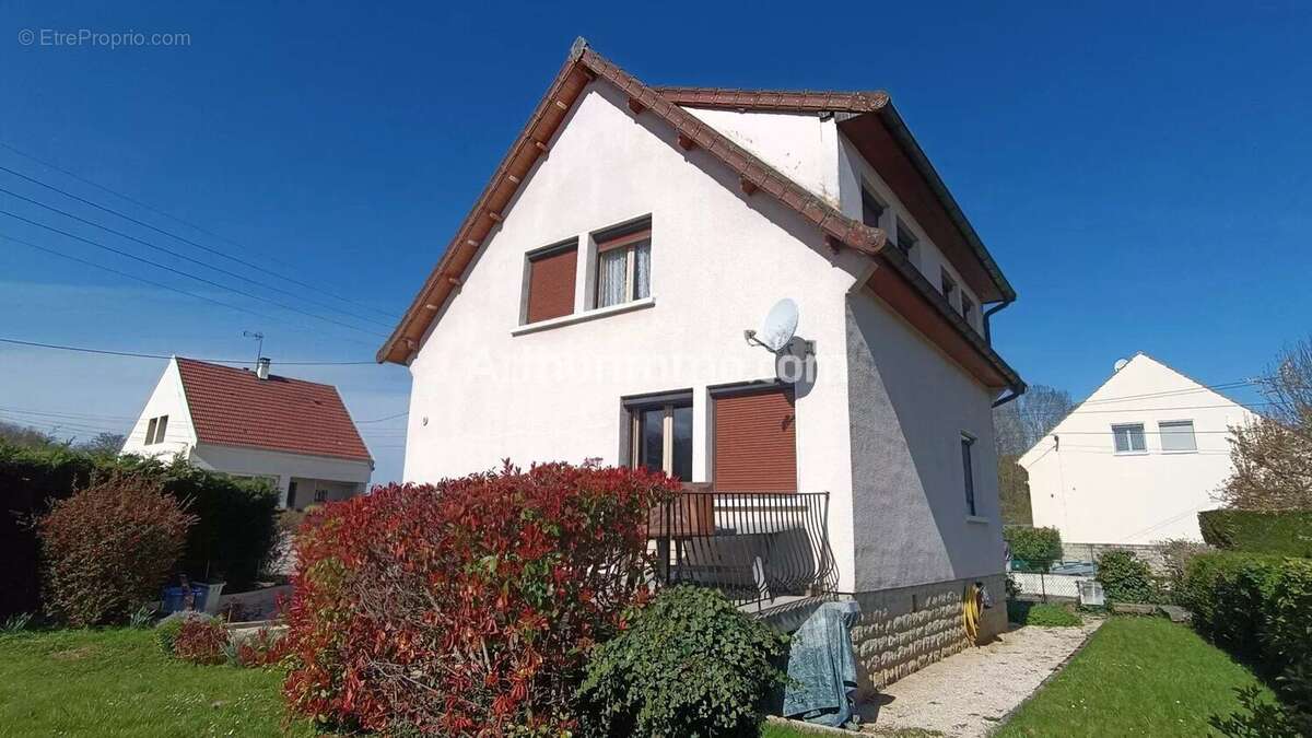Maison à MONTMOROT