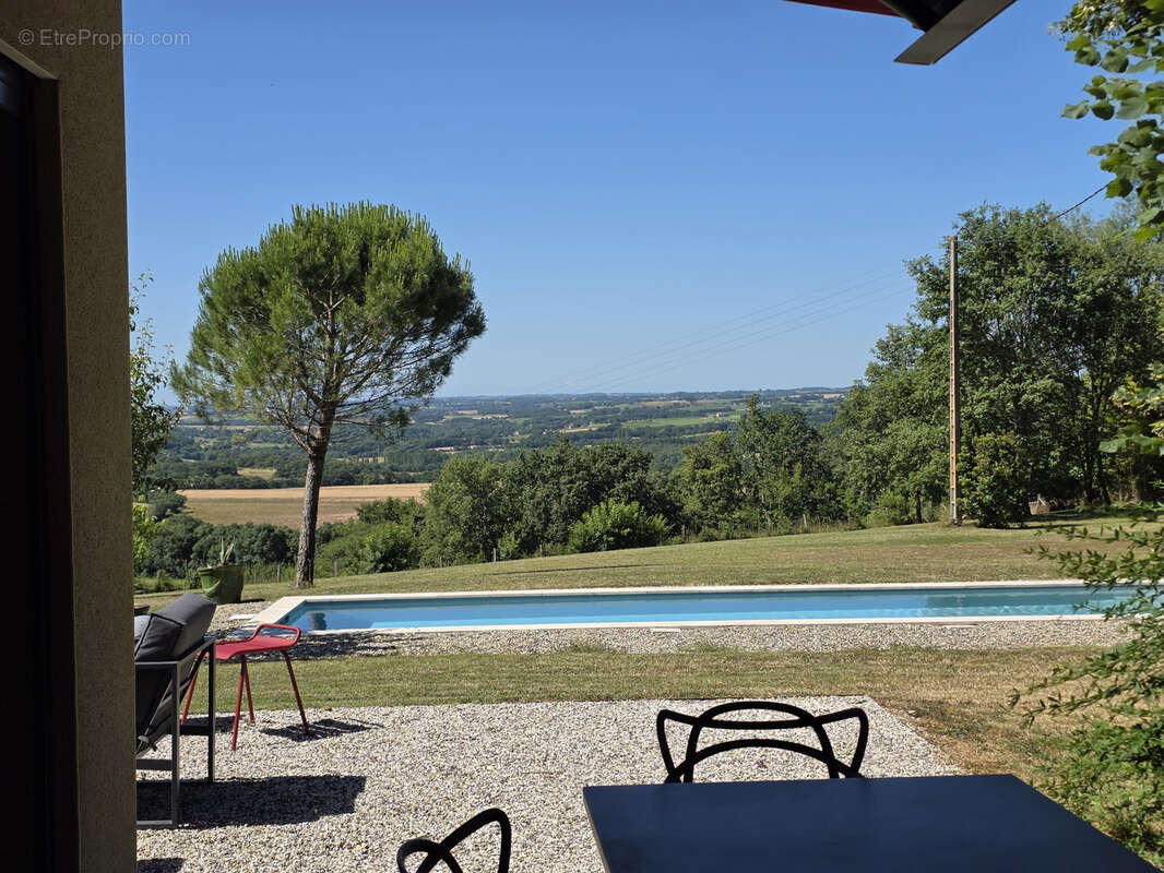 GERS—PROCHE CONDOM Maison en pierre rénovée avec vue exceptionnelle, piscine et garage - photo 15