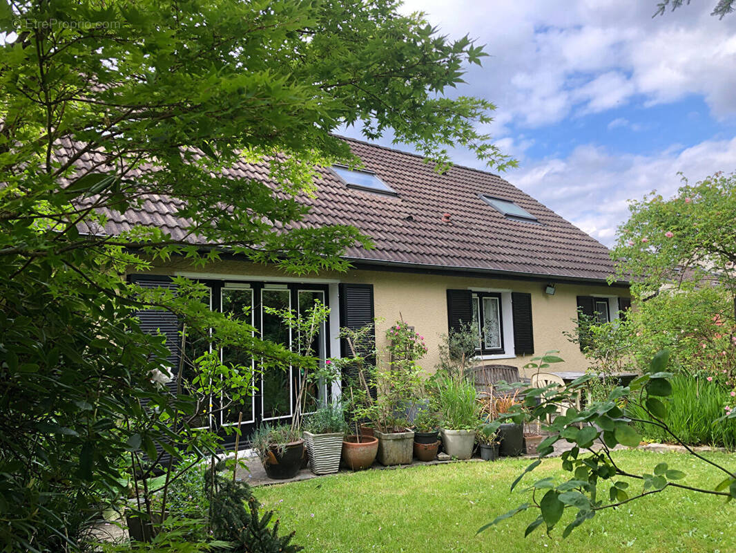 Maison à BUC