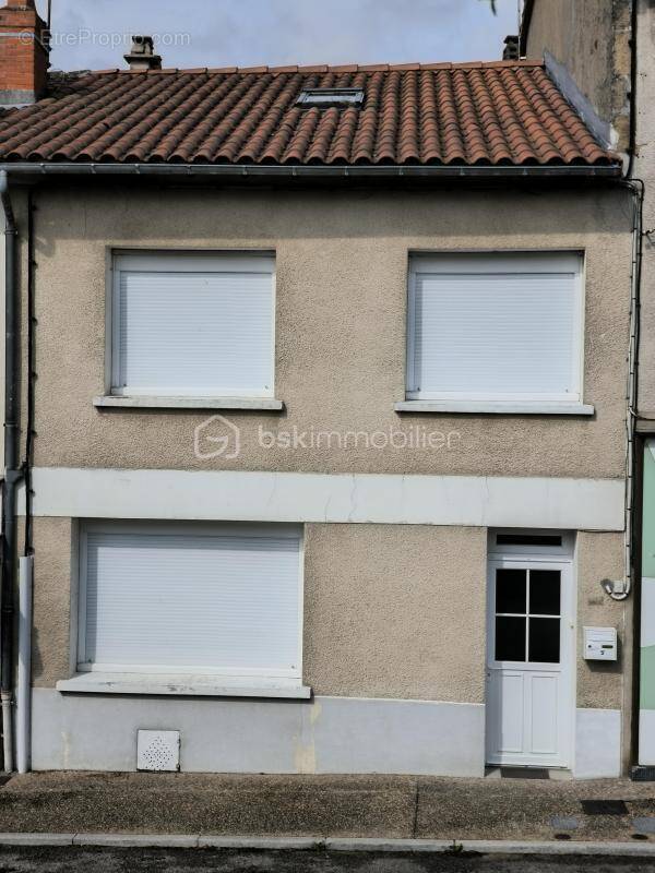 Maison à CHATEAUPONSAC