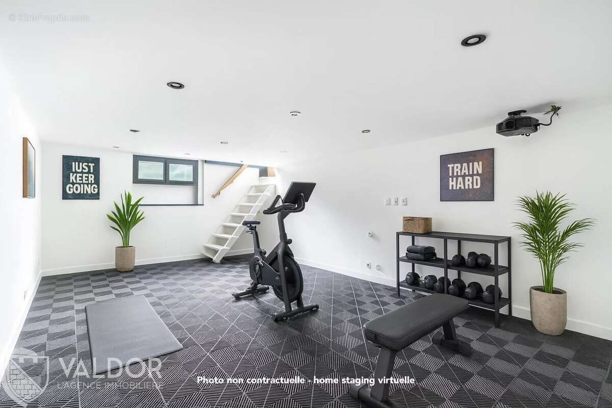 Maison à SAINT-GENIS-LES-OLLIERES