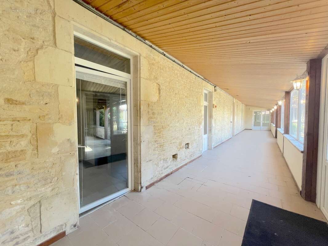Ensemble immobilier mixte aux grands espaces : habitation & activité commerciale à Sainte-Radégonde-des-Noyers en VENDEE (85) - photo 16