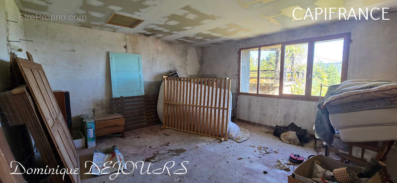 Maison à SAINT-MICHEL-DE-CHABRILLANOUX