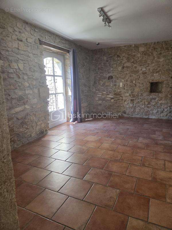 Maison à SAINT-VICTOR-LA-COSTE