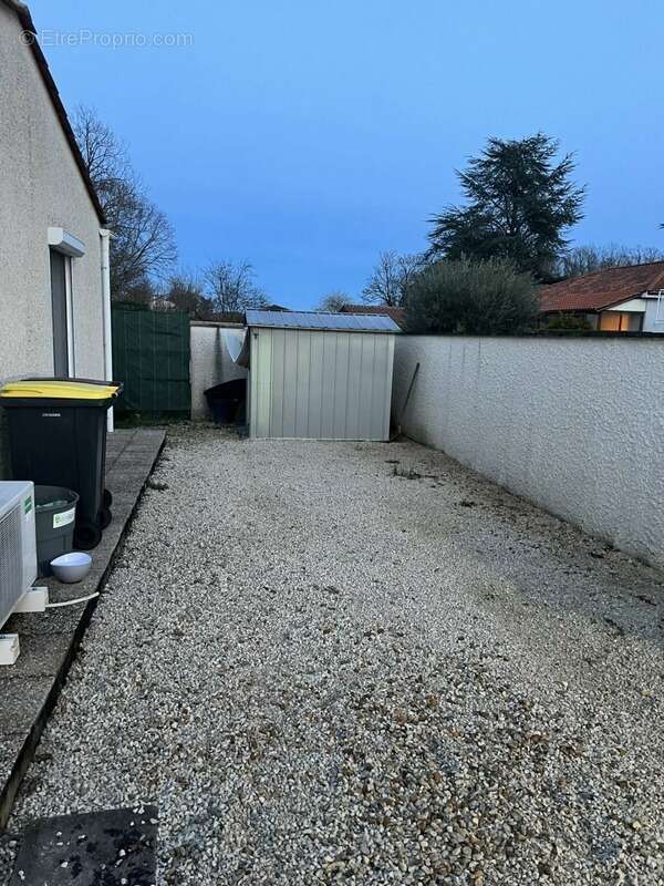 Maison à ROULLET-SAINT-ESTEPHE