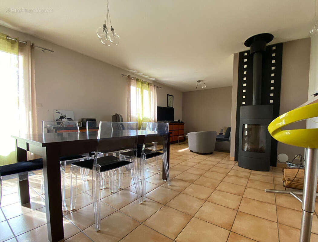 Maison à COUTRAS