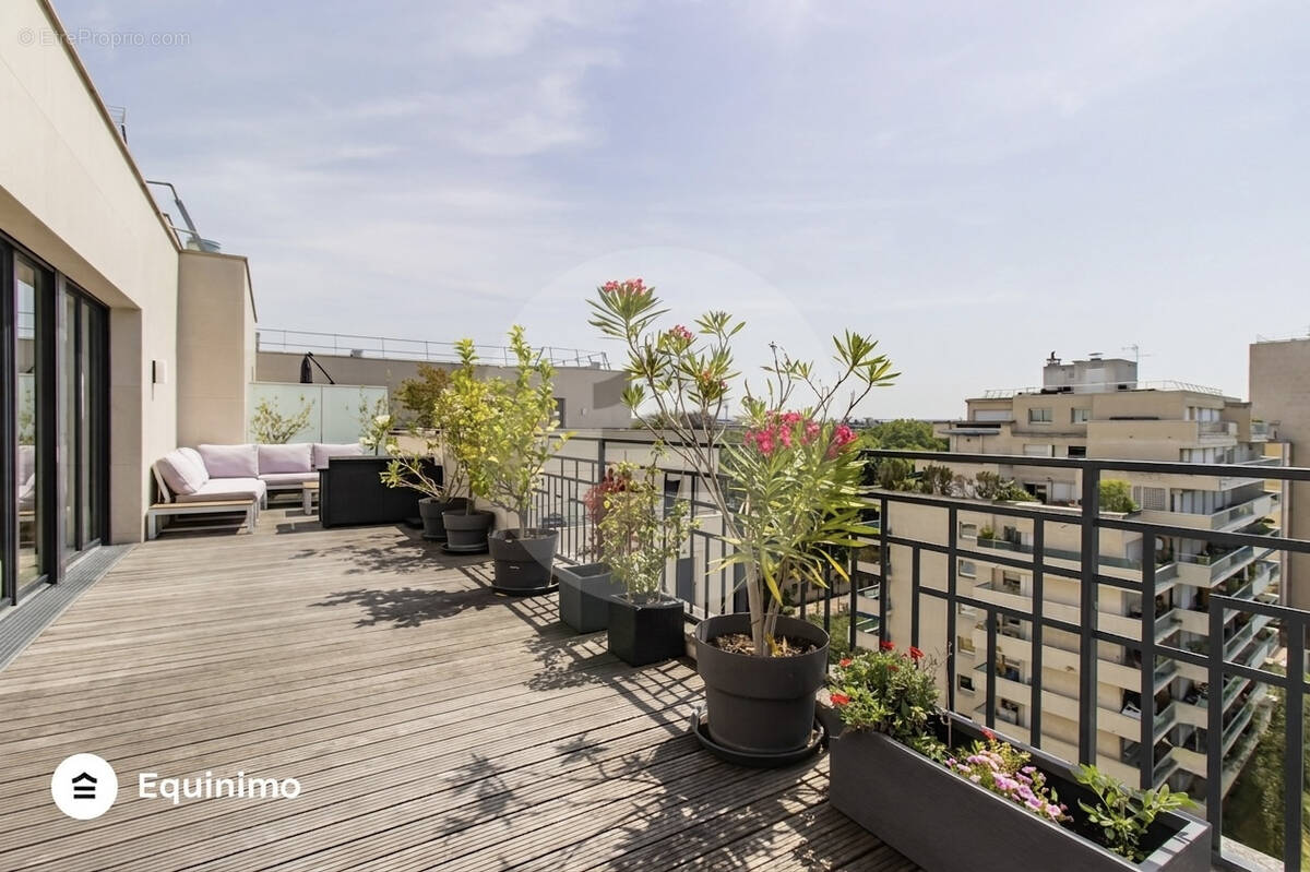Appartement à NEUILLY-SUR-SEINE