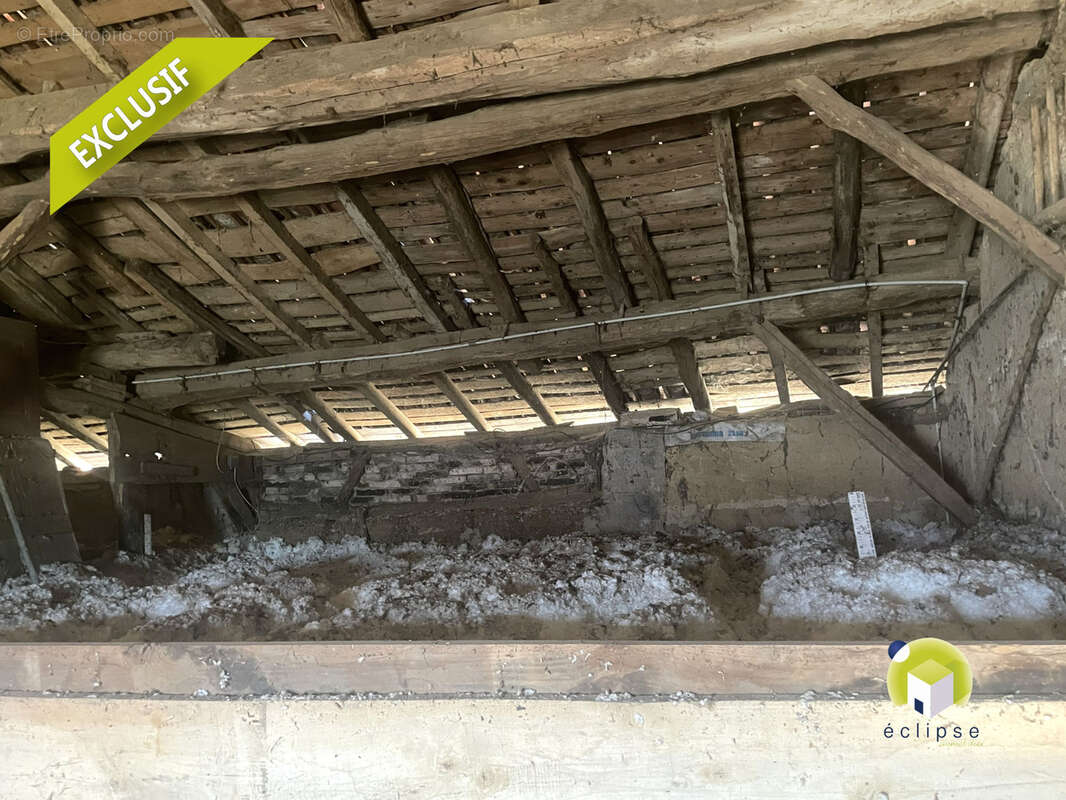 Attignat - Ferme mitoyenne 90m2 hab. + terrain + Nombreuses dépendances - photo 4