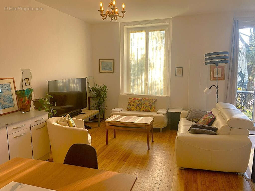 Appartement à NEUVILLE-SUR-SAONE