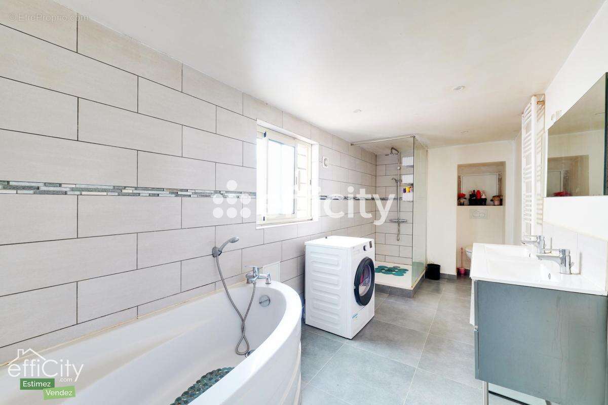 Maison à VILLENEUVE-LE-ROI