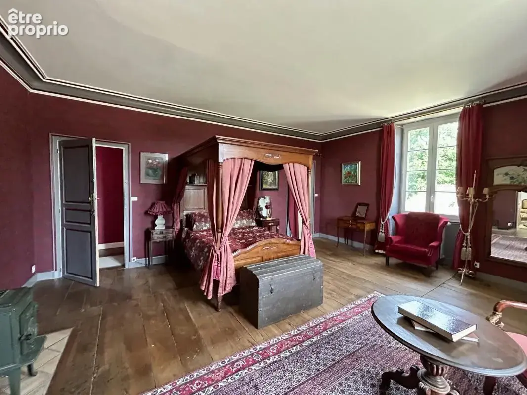 Château du XVIIIe siècle restauré avec soin, avec piscine ch - photo 7