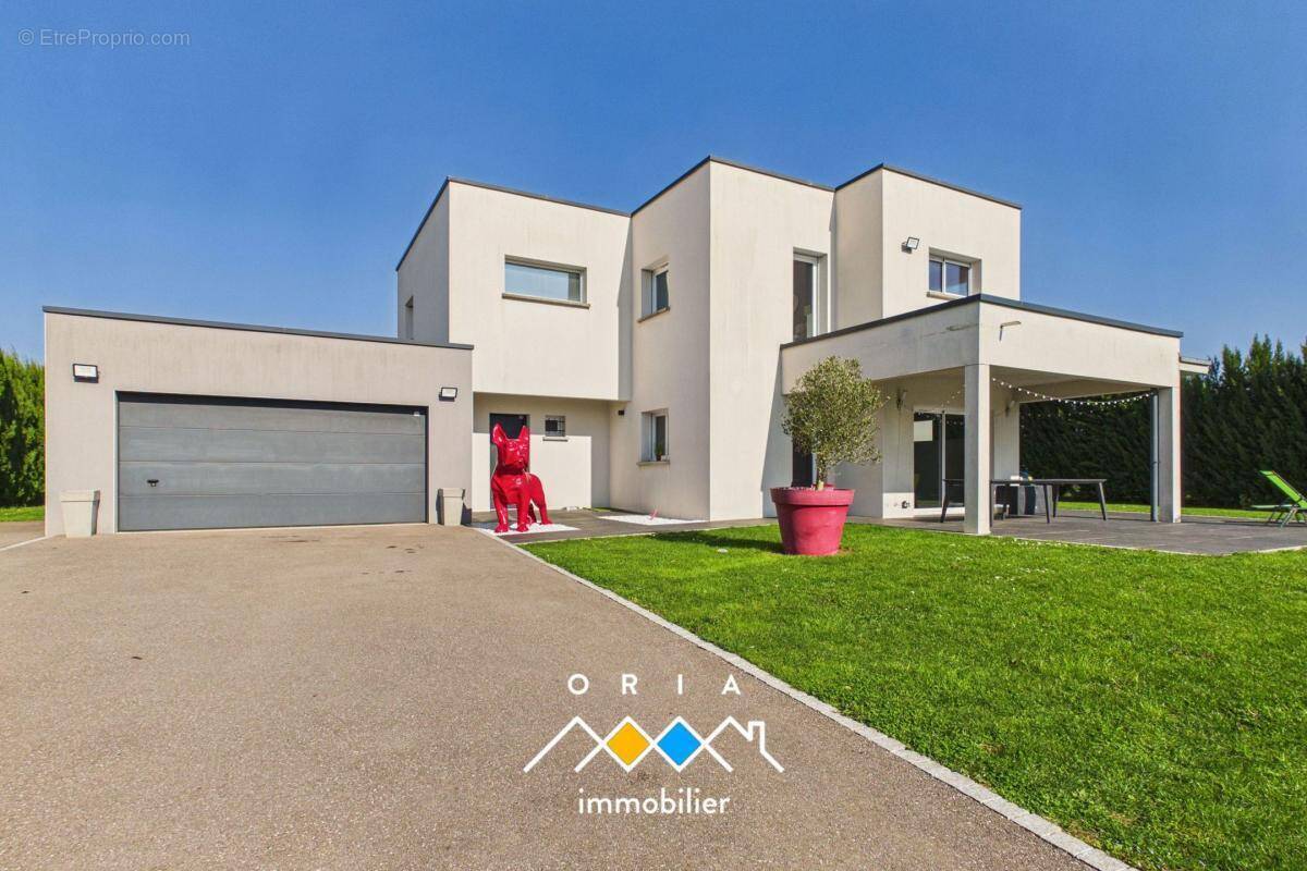 Maison à THIAUCOURT-REGNIEVILLE