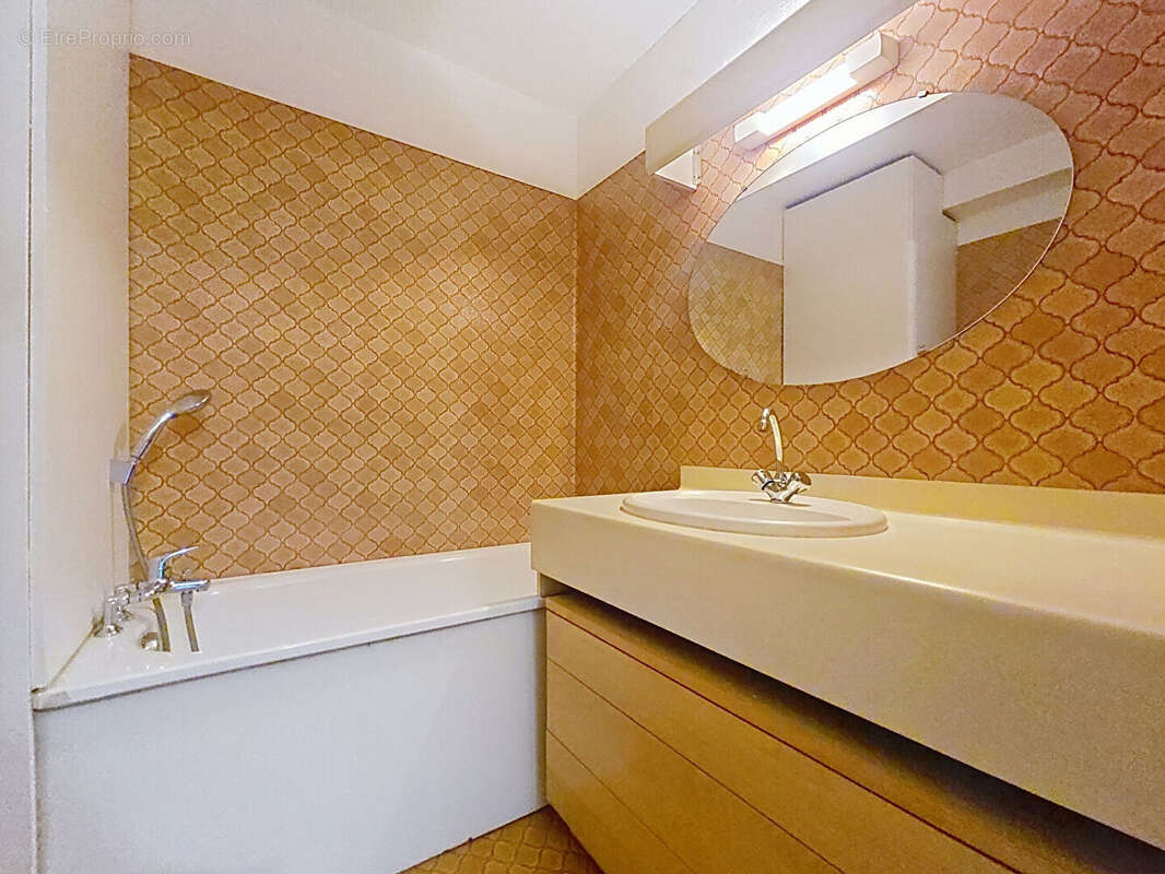 Appartement T1 à Avignon - Excellent état, avec ascenseur, parking et cave - photo 2