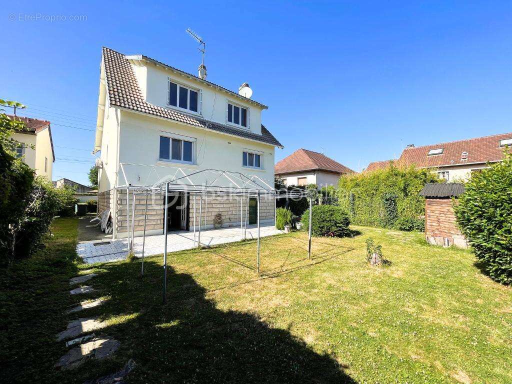 Maison à TREMBLAY-EN-FRANCE