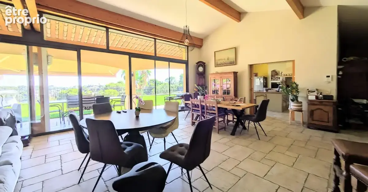 Villa 350 m² avec piscine et vue dégagée sur - photo 10