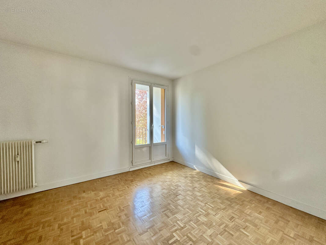 Appartement à LES CLAYES-SOUS-BOIS