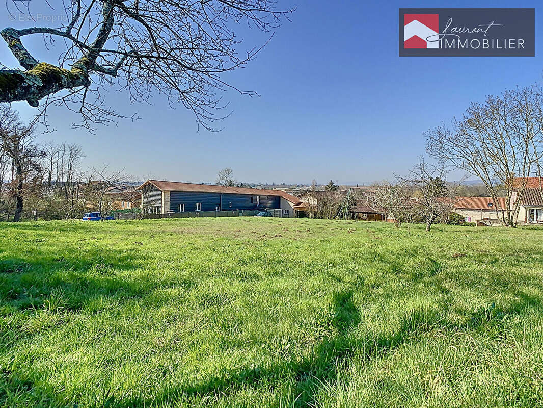 Terrain à PONT-DE-VAUX