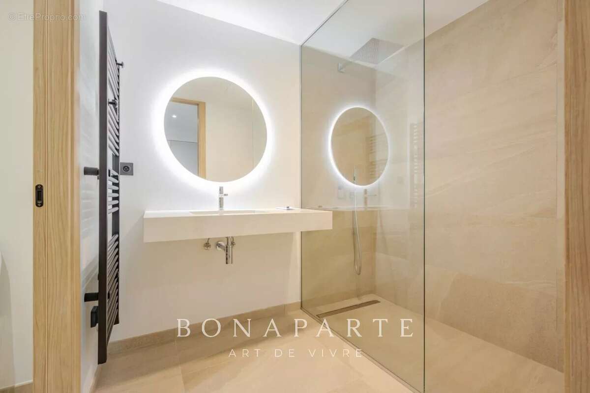 SAINT-TROPEZ - GASSIN [VILLE] – Exclusivité : Superbe villa-appartement en duplex avec vue mer exceptionnelle - photo 18