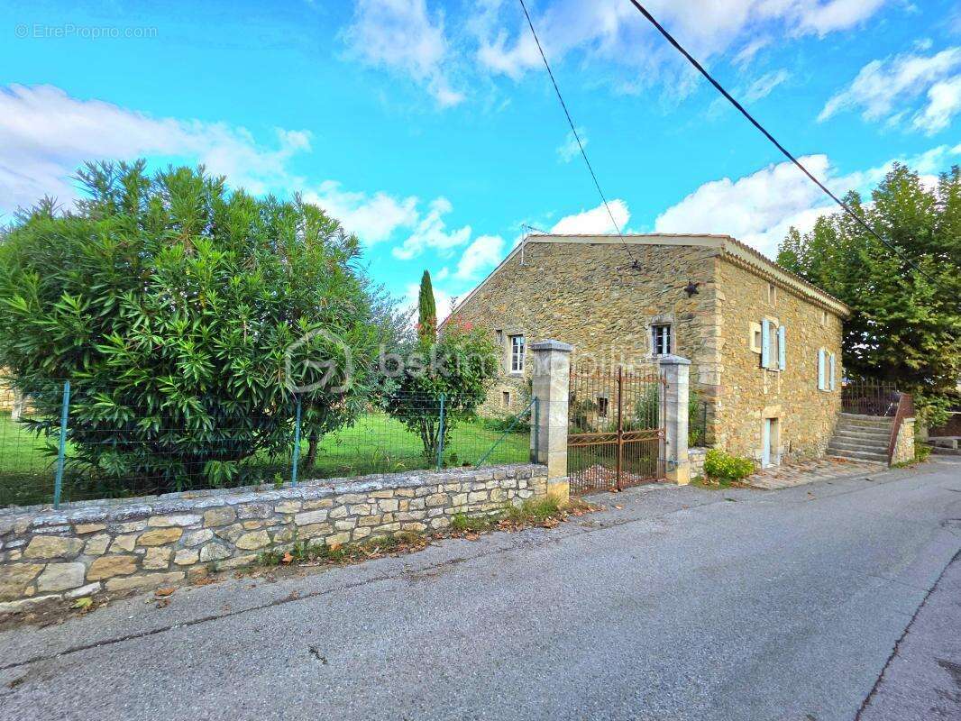 Maison à SAINT-JULIEN-DE-PEYROLAS