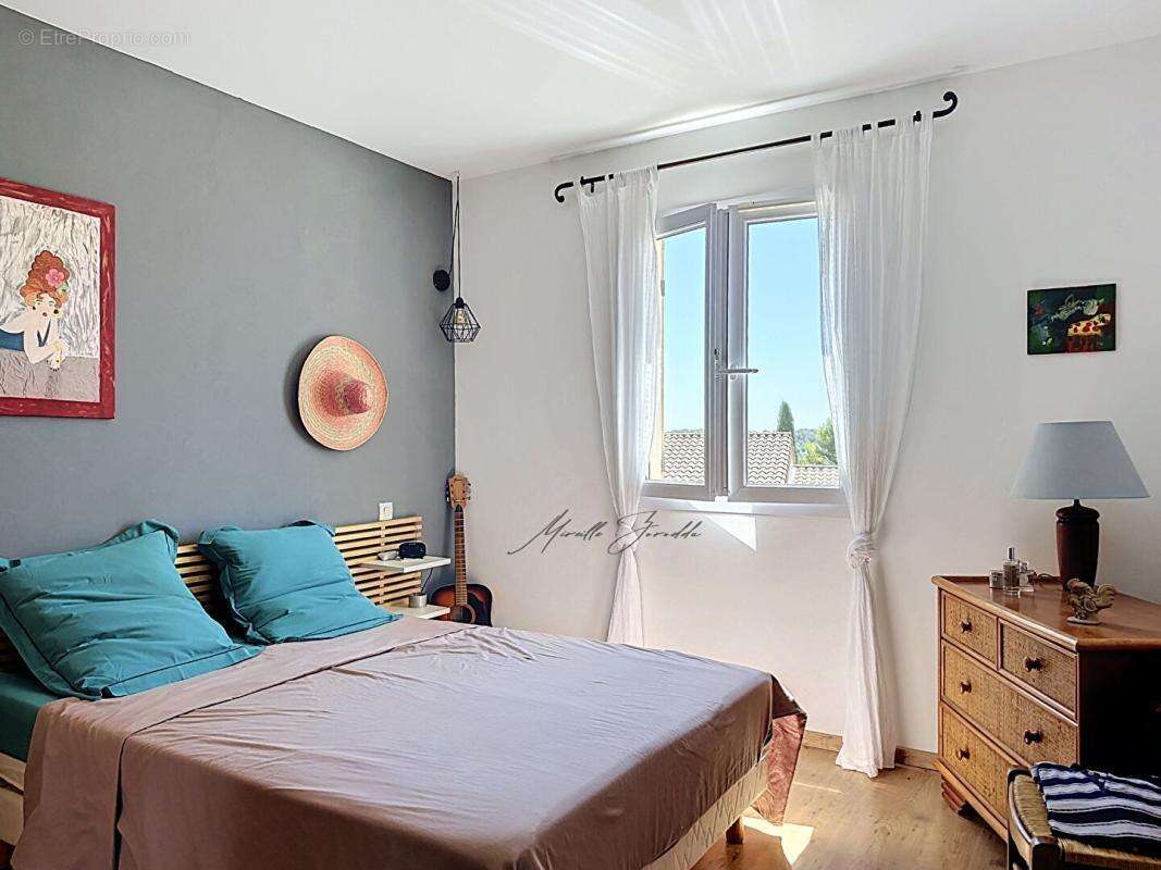 A vendre BEAUCAIRE  VILLA de  90 m²  , 3 chambres, terrasse et garage - photo 5