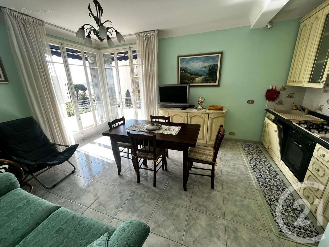 Appartement à ROQUEBRUNE-CAP-MARTIN