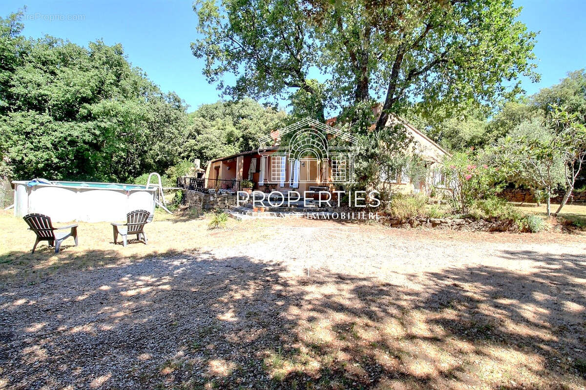 La roquebrussanne - maison - 144m² - plain-pied - environnement calme et verdoyant - photo 4