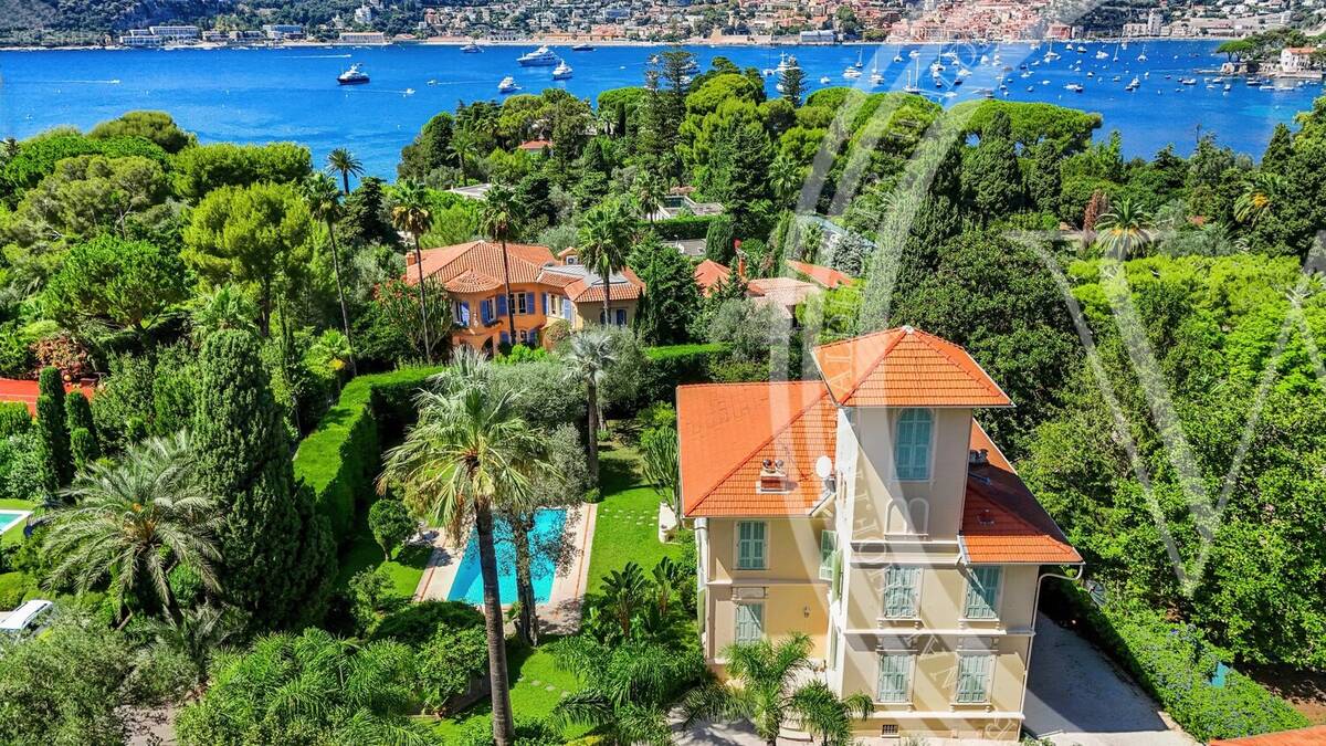 Une villa Belle Époque intemporelle dans un domaine privé à quelques pas d'une plage praticable - photo 3