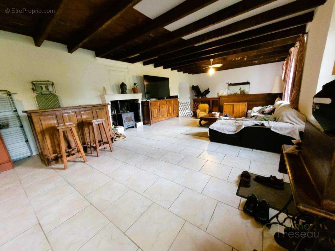 Maison à SAINT-SORLIN-DE-CONAC