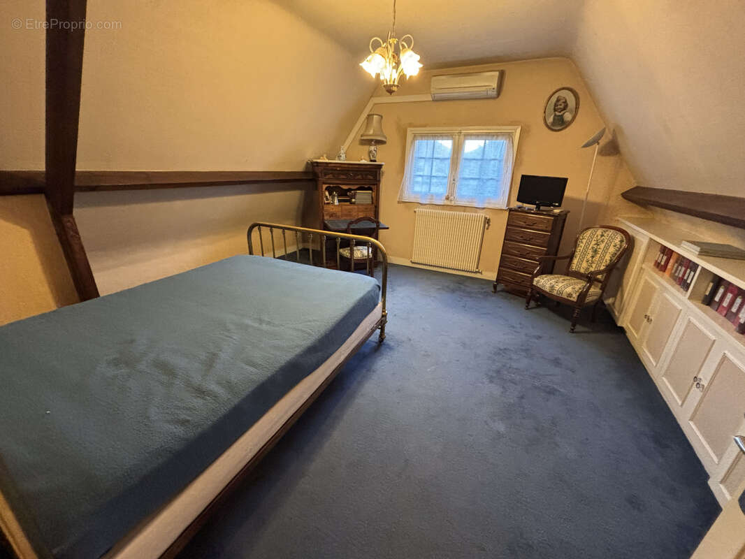 Maison à SAINTE-GENEVIEVE-DES-BOIS