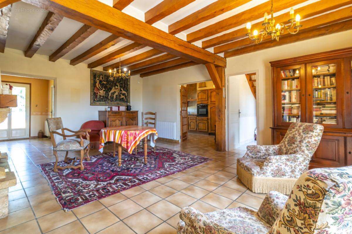 Maison à SAINT-CHRISTOPHE-EN-BAZELLE