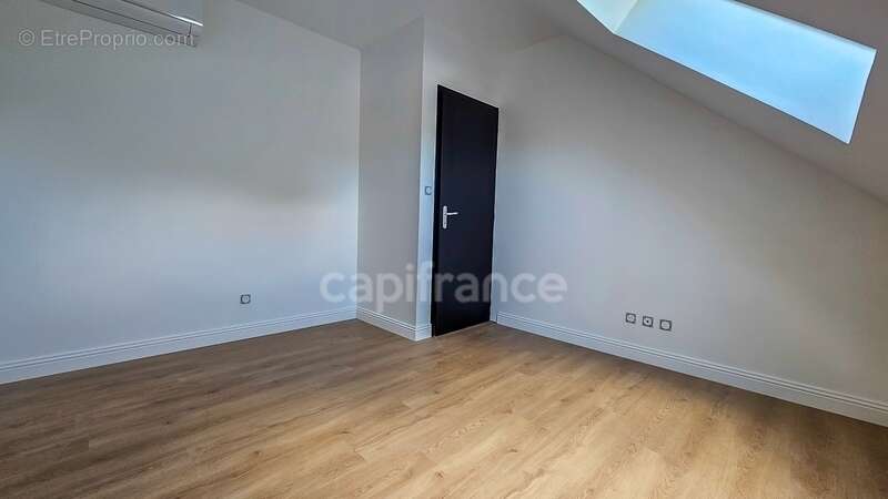 Appartement à MORIGNY-CHAMPIGNY
