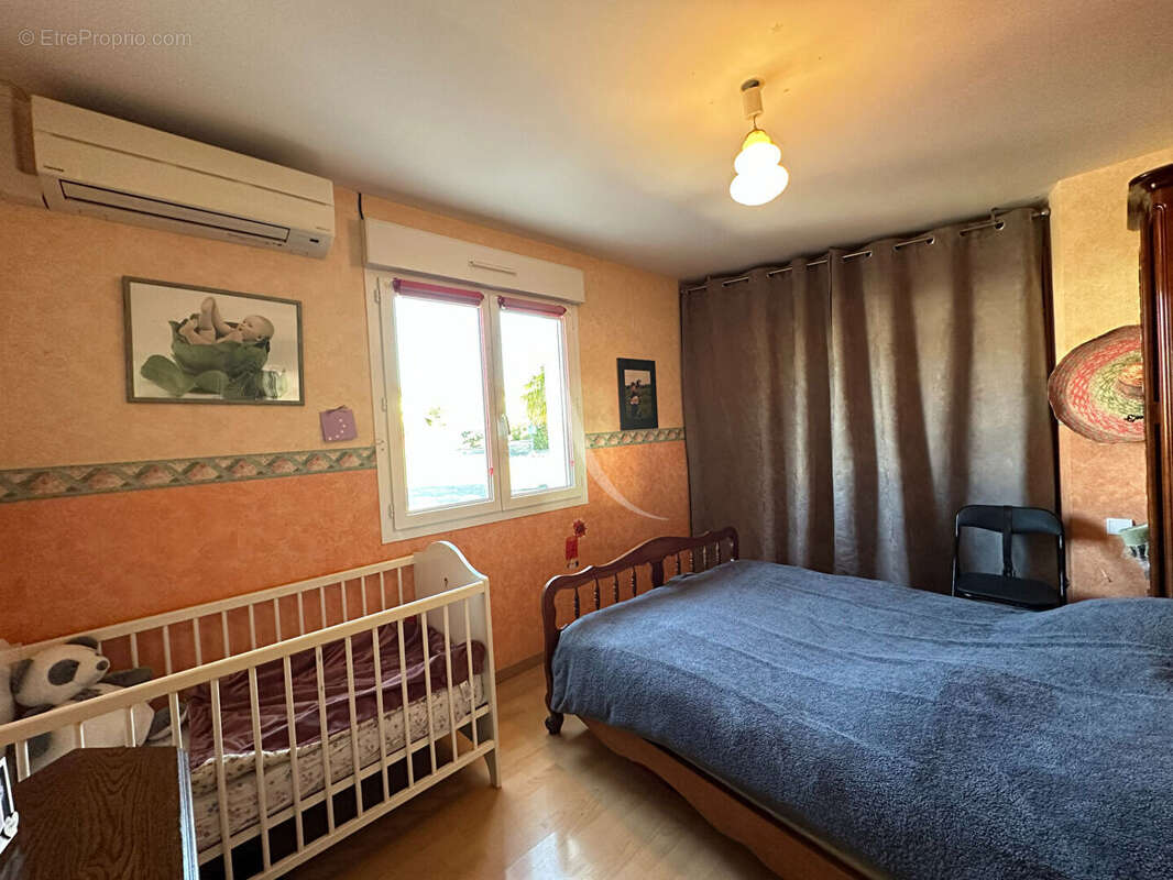 Maison à LA BAZOGE-MONTPINCON